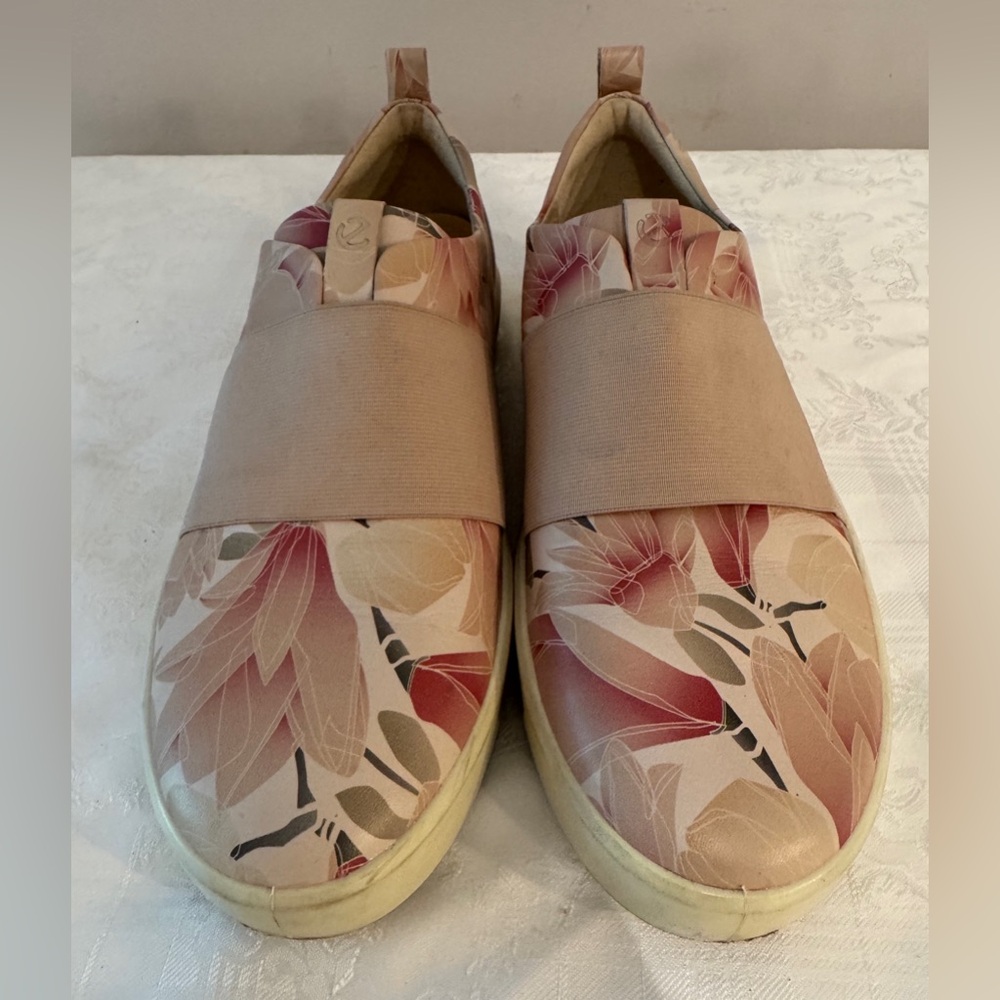 Ecco Floral Slip-On Sneakers in Blush and Rose size 10